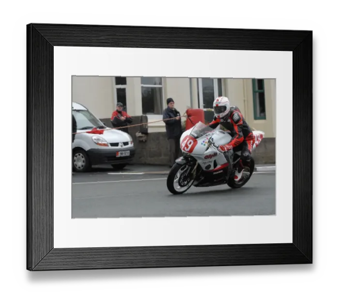 Framed Print : Darren Gilpin (Suzuki) 2008 Newcomers Manx Grand Prix Framed Print : Darren Gilpin (Suzuki) 2008 Newcomers Manx Grand Prix