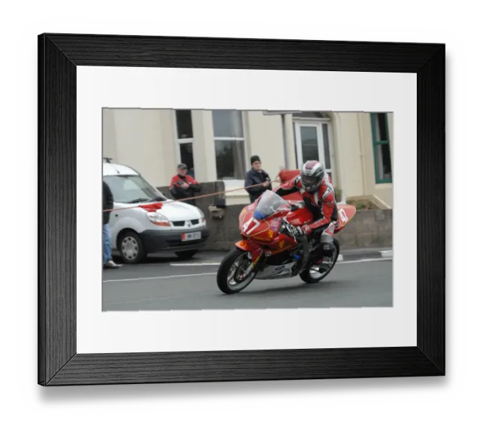 Framed Print : Ian Whitlow (Suzuki) 2008 Newcomers Manx Grand Prix Framed Print : Ian Whitlow (Suzuki) 2008 Newcomers Manx Grand Prix
