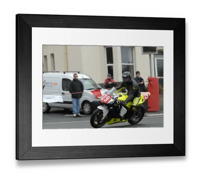 Framed Print : Sean Moss (Honda) 2008 Newcomers Manx Grand Prix Framed Print : Sean Moss (Honda) 2008 Newcomers Manx Grand Prix