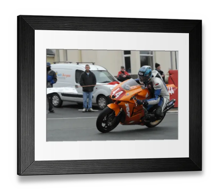 Framed Print : Dan Kneen (Honda) 2008 Newcomers Manx Grand Prix Framed Print : Dan Kneen (Honda) 2008 Newcomers Manx Grand Prix