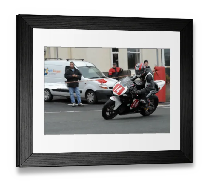 Framed Print : Rod Lynn (Suzuki) 2008 Newcomers Manx Grand Prix Framed Print : Rod Lynn (Suzuki) 2008 Newcomers Manx Grand Prix