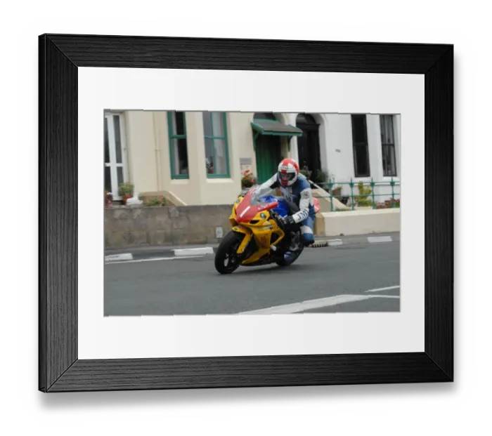 Framed Print : Ivan Lintin (Suzuki) 2008 Newcomers Manx Grand Prix