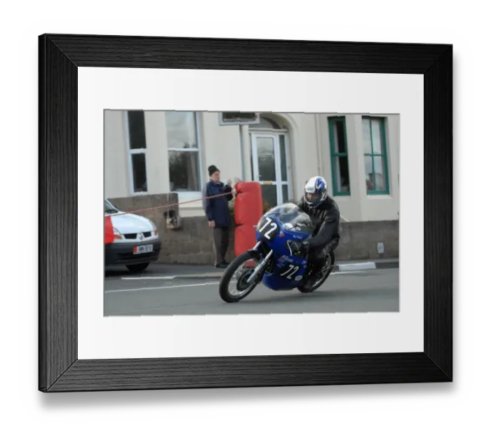 Framed Print : Roy Phipps (Norton) 2008 Senior Classic Manx Grand Prix Framed Print : Roy Phipps (Norton) 2008 Senior Classic Manx Grand Prix