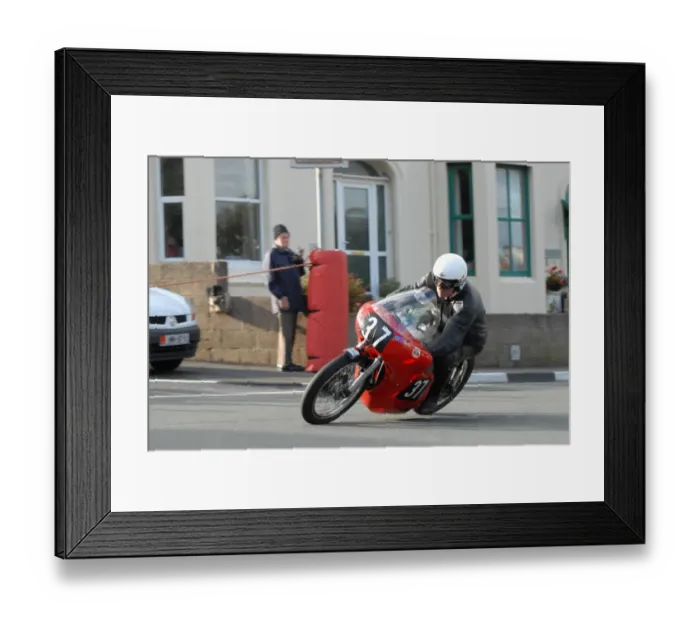Framed Print : Adam Easton (Norton) 2008 Senior Classic Manx Grand Prix Framed Print : Adam Easton (Norton) 2008 Senior Classic Manx Grand Prix
