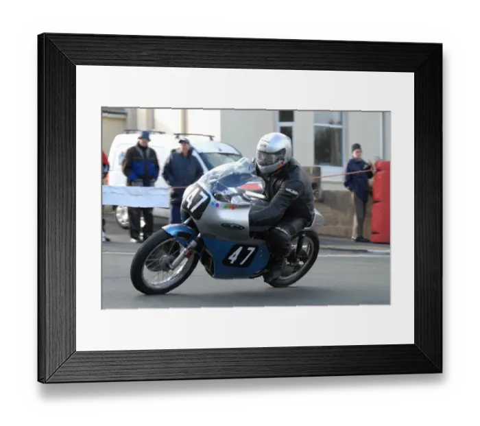 Framed Print : Ian Bainbridge (Norton) 2008 Senior Classic Manx Grand Prix Framed Print : Ian Bainbridge (Norton) 2008 Senior Classic Manx Grand Prix