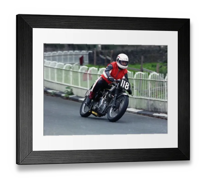 Framed Print : Tony Wright (Velocette) 1990 Senior Classic Manx Grand Prix