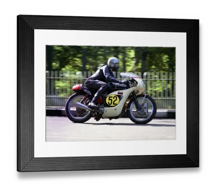 Framed Print : Willie Waddilove (Velocette) 1972 Senior Manx Grand Prix Framed Print : Willie Waddilove (Velocette) 1972 Senior Manx Grand Prix