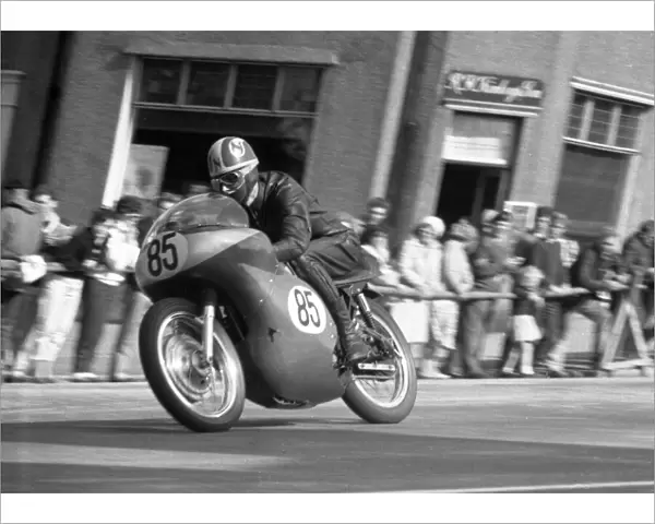 Vern Wallis (Norton) 1963 Senior Manx Grand Prix