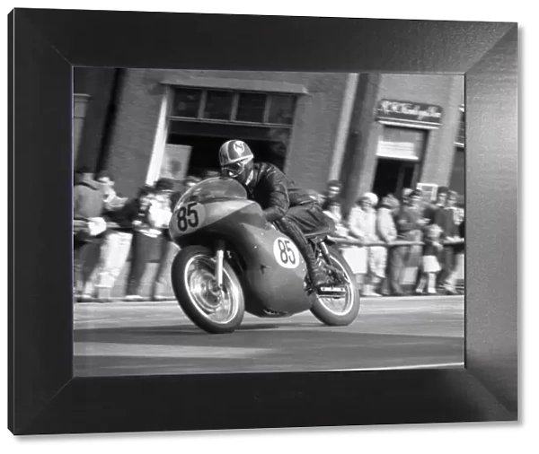 Vern Wallis (Norton) 1963 Senior Manx Grand Prix
