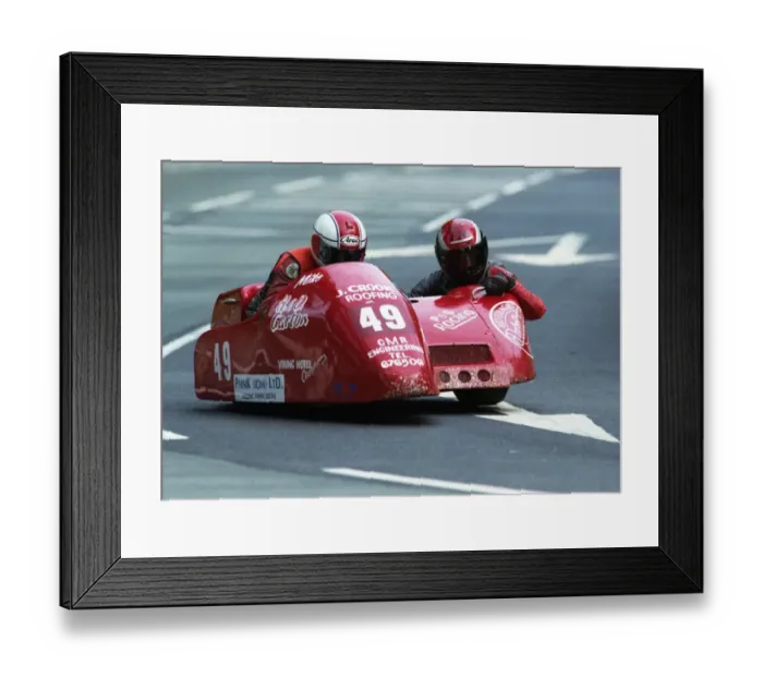 Framed Print : Mike Cain & Clive Price (Yamaha) 1993 Sidecar TT