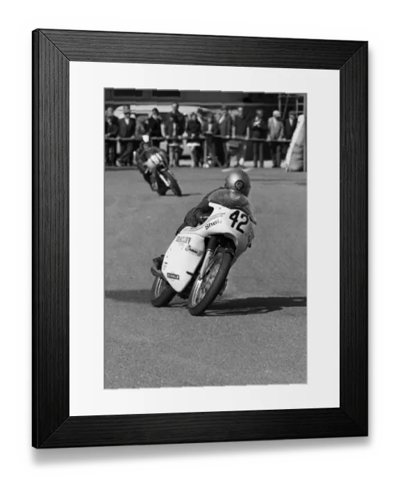 Framed Print : Ronnie Bryant (Lund Matchless) 1973 Senior Manx Grand Prix Framed Print : Ronnie Bryant (Lund Matchless) 1973 Senior Manx Grand Prix