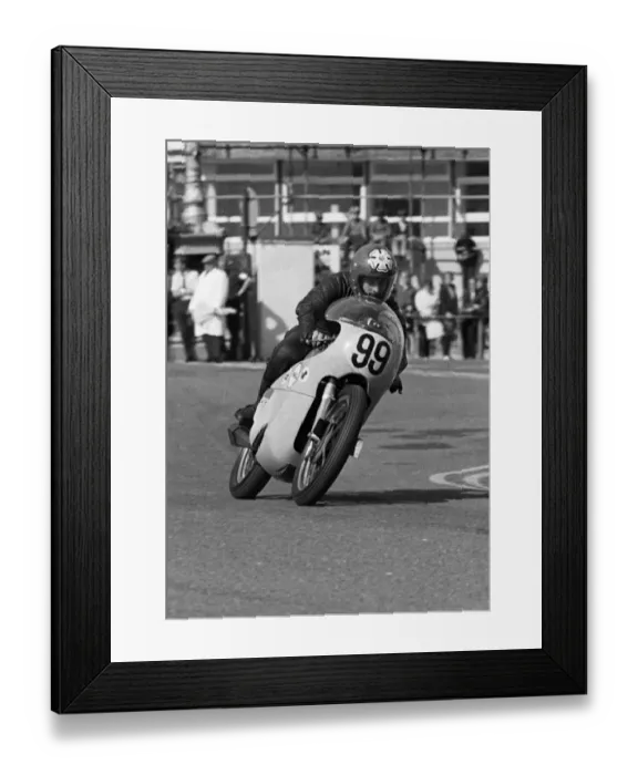 Framed Print : Mick Bancroft (Mularney Norton) 1973 Senior Manx Grand Prix Framed Print : Mick Bancroft (Mularney Norton) 1973 Senior Manx Grand Prix