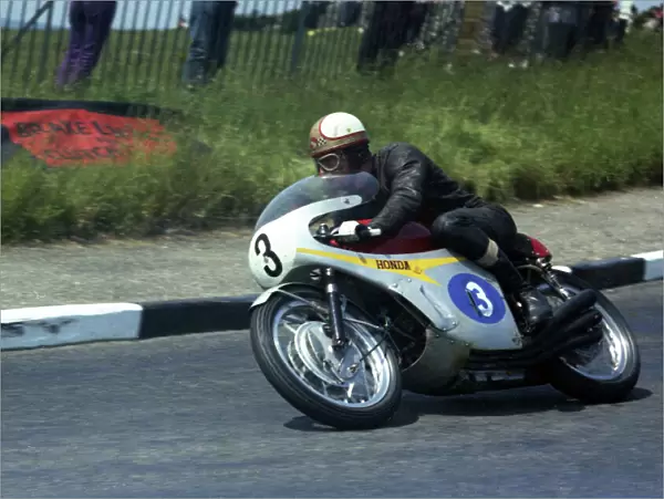 Mike Hailwood (Honda) 1967 Junior TT