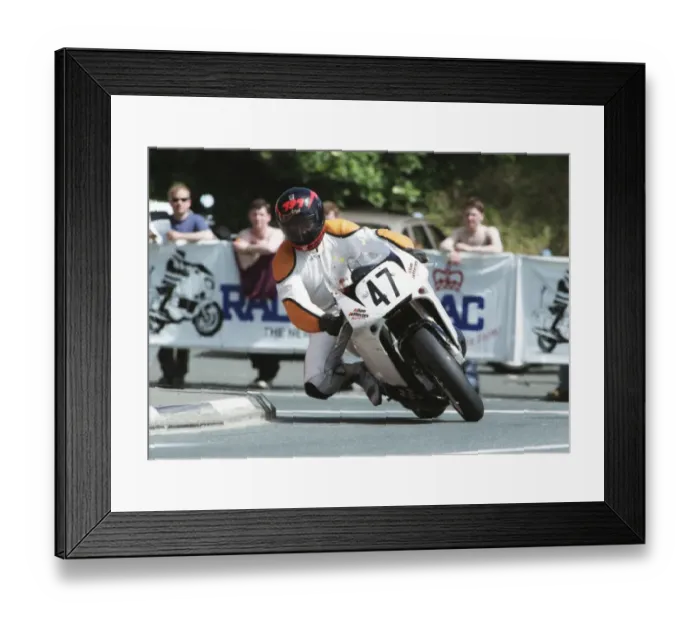 Framed Print : Richard Smith (Suzuki) 1993 Formula One TT Framed Print : Richard Smith (Suzuki) 1993 Formula One TT