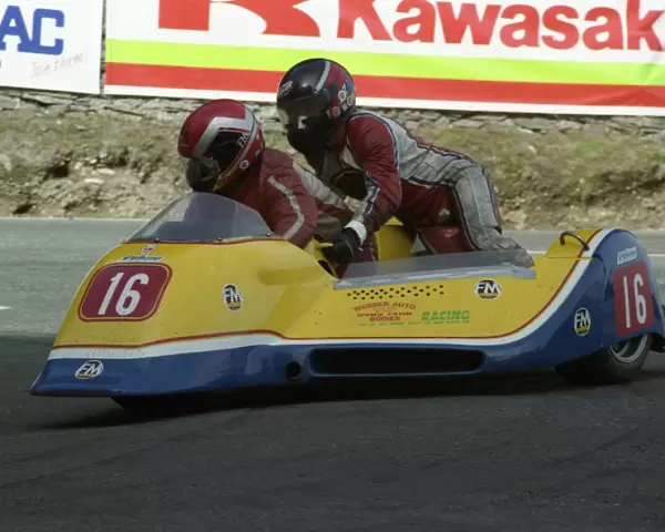 Peter Nutall & Raymond Burns (Honda) 1993 Sidecar TT
