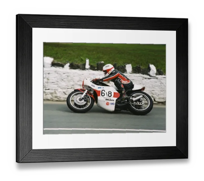 Framed Print : Les Cross (Yamaha) 1994 Pre-TT Classic Framed Print : Les Cross (Yamaha) 1994 Pre-TT Classic