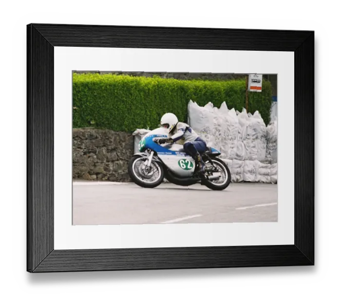 Framed Print : Les Trotter (Crooks Suzuki) 1994 Pre-TT Classic Framed Print : Les Trotter (Crooks Suzuki) 1994 Pre-TT Classic