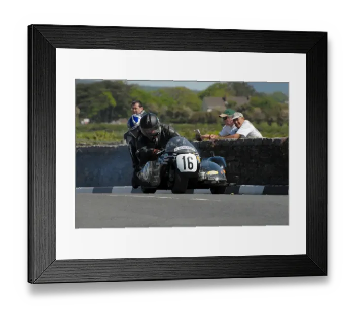 Framed Print : Nigel Smith & Kris Hibberd (Hewitt BSA) 2009 Pre TT Classic Framed Print : Nigel Smith & Kris Hibberd (Hewitt BSA) 2009 Pre TT Classic