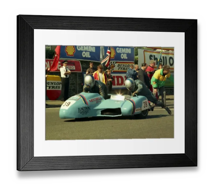 Framed Print : Stuart Applegate & Rod Appleton (Yamaha) 1988 Sidecar TT