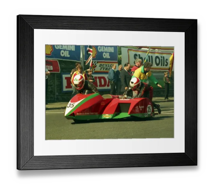 Framed Print : Sreve Sinnott & Dave Corlett (Yamaha) 1988 Sidecar TT Framed Print : Sreve Sinnott & Dave Corlett (Yamaha) 1988 Sidecar TT