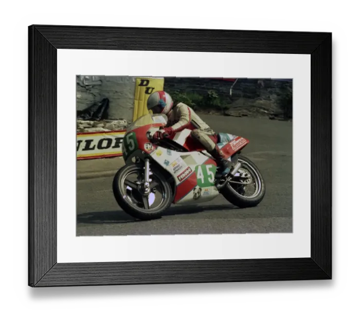Framed Print : Robin Milton (Yamaha) 1986 Junior TT Framed Print : Robin Milton (Yamaha) 1986 Junior TT