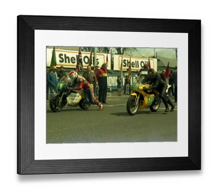 Framed Print : Ashley Gardner (Waddon) and Ken Inwood (Yamaha) 1986 Junior TT Framed Print : Ashley Gardner (Waddon) and Ken Inwood (Yamaha) 1986 Junior TT