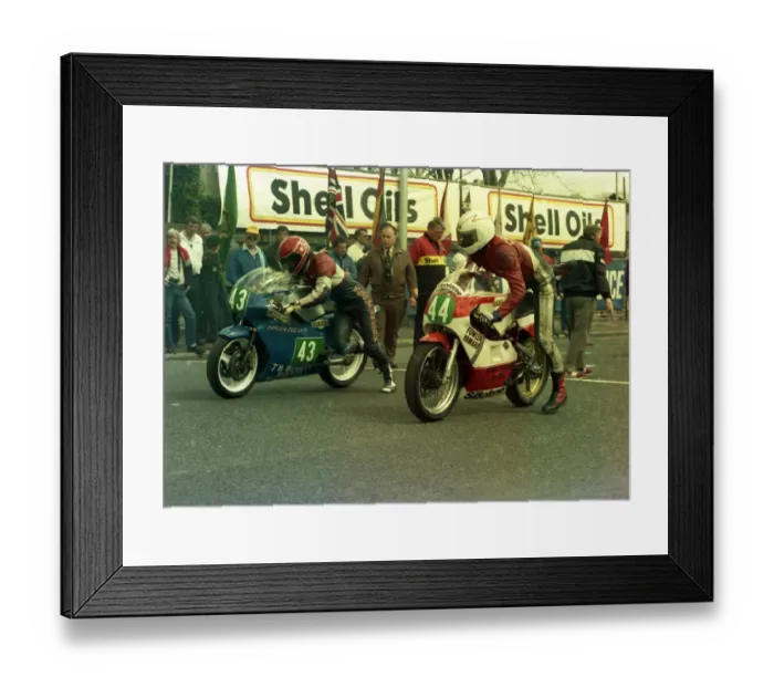 Framed Print : James Rea (EMC) and Andrew Graves (Yamaha) 1986 Junior TT Framed Print : James Rea (EMC) and Andrew Graves (Yamaha) 1986 Junior TT