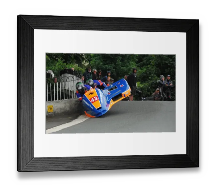 Framed Print : Chris Lawrance & Darren Prentis (BLR Honda) 2015 Sidecar TT Framed Print : Chris Lawrance & Darren Prentis (BLR Honda) 2015 Sidecar TT