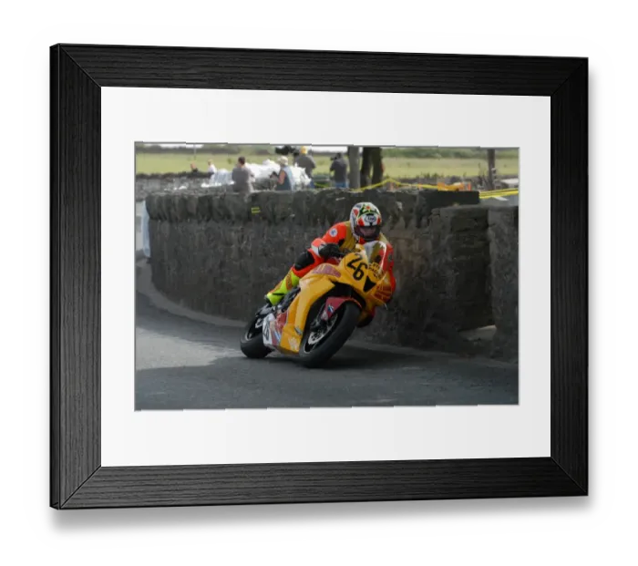 Framed Print : Alan Jackson (Suzuki) 2009 Southern 100
