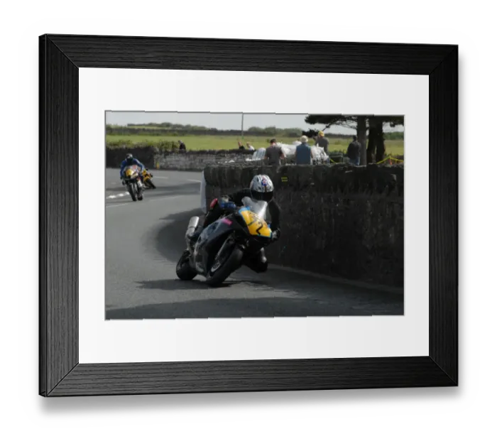 Framed Print : Mark Bamford (Suzuki) 2009 Southern 100
