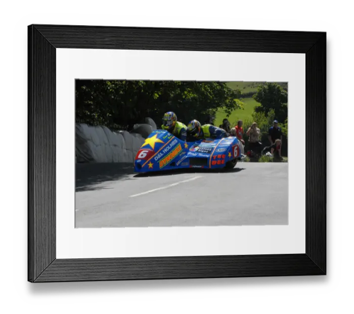 Framed Print : Simon Neary & Stuart Bond (Dynobike Suzuki) 2009 Sidecar TT Framed Print : Simon Neary & Stuart Bond (Dynobike Suzuki) 2009 Sidecar TT