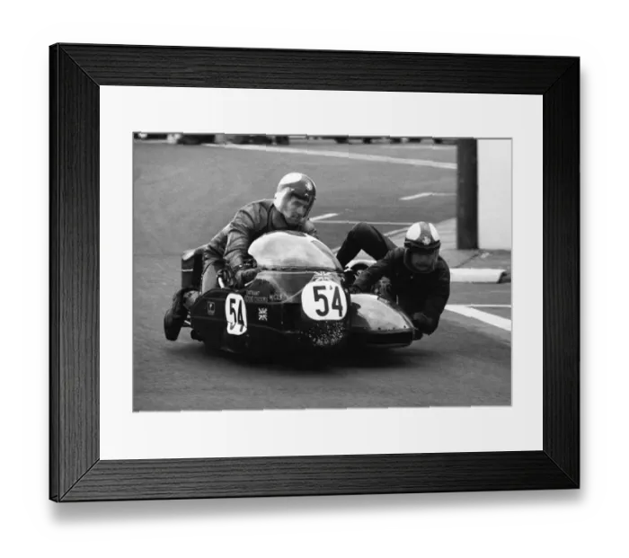 Framed Print : John Davies & Wiliam Williams (Rumble Crooks Suzuki) 1977 Sidecar TT Framed Print : John Davies & Wiliam Williams (Rumble Crooks Suzuki) 1977 Sidecar TT