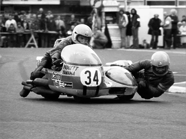 Frank Illingworth & Ray Crowther (Castrol Padgett Yamaha) 1977 Sidecar TT