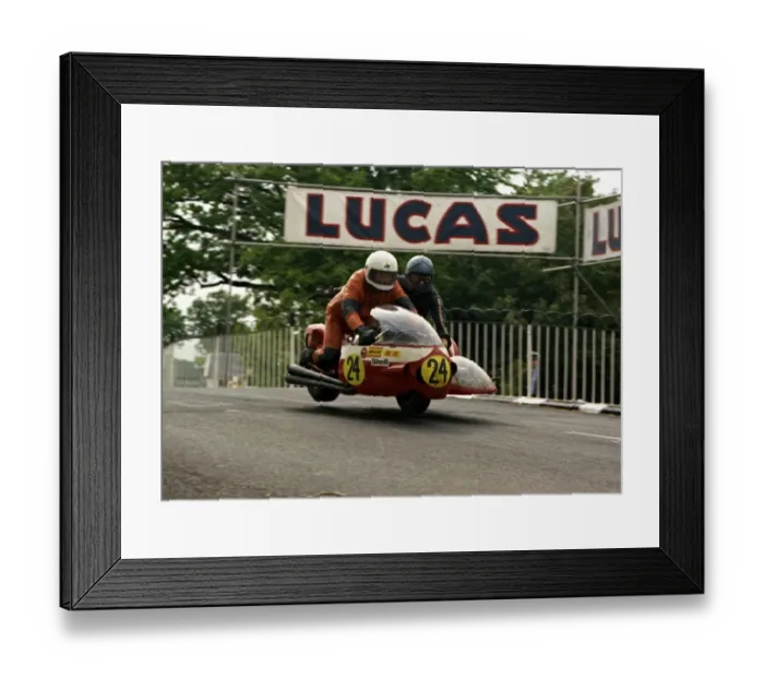 Framed Print : Roy Woodhouse & D Houghton (Honda) 1974 750 Sidecar TT Framed Print : Roy Woodhouse & D Houghton (Honda) 1974 750 Sidecar TT