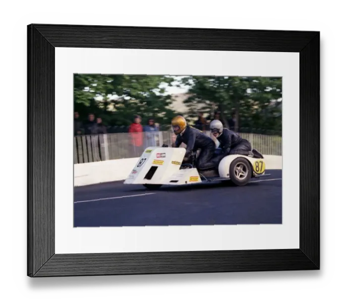 Framed Print : Reg Spooncer & John Herbert (Norton) 1973 750 Sidecar TT Framed Print : Reg Spooncer & John Herbert (Norton) 1973 750 Sidecar TT