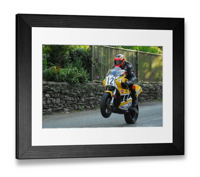 Framed Print : Ryan Farquhar (Yamaha Harris) 2015 Formula One Classic TT Framed Print : Ryan Farquhar (Yamaha Harris) 2015 Formula One Classic TT