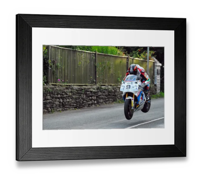 Framed Print : Dan Kneen (Padgett Yamaha) 2015 Formula One Classic TT Framed Print : Dan Kneen (Padgett Yamaha) 2015 Formula One Classic TT