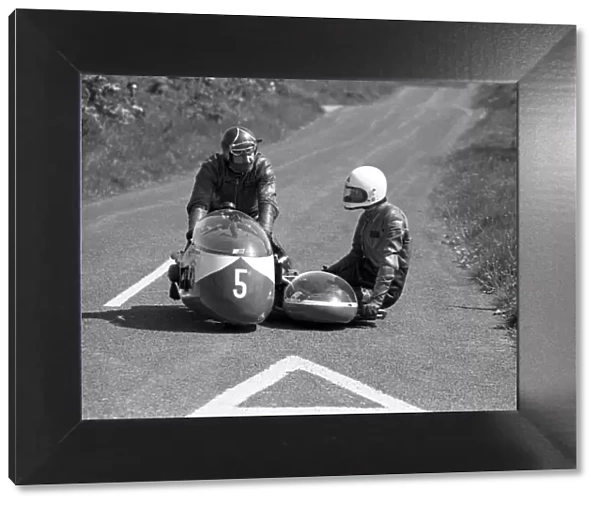 Mick Wortley & John Dovey (BMW) 1975 Jurby Road