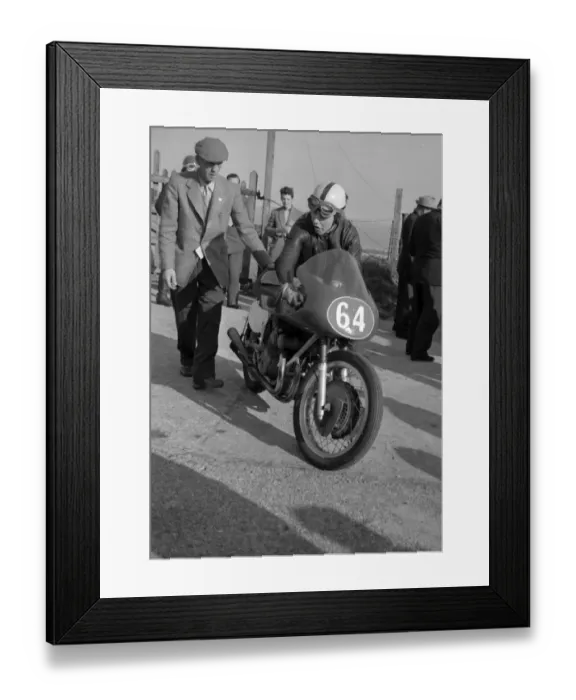 Framed Print : John Surtees (MV) 1957 Senior TT Framed Print : John Surtees (MV) 1957 Senior TT