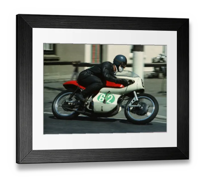Framed Print : Tony Willmott (Royal Enfield) 1967 Lightweight TT Framed Print : Tony Willmott (Royal Enfield) 1967 Lightweight TT