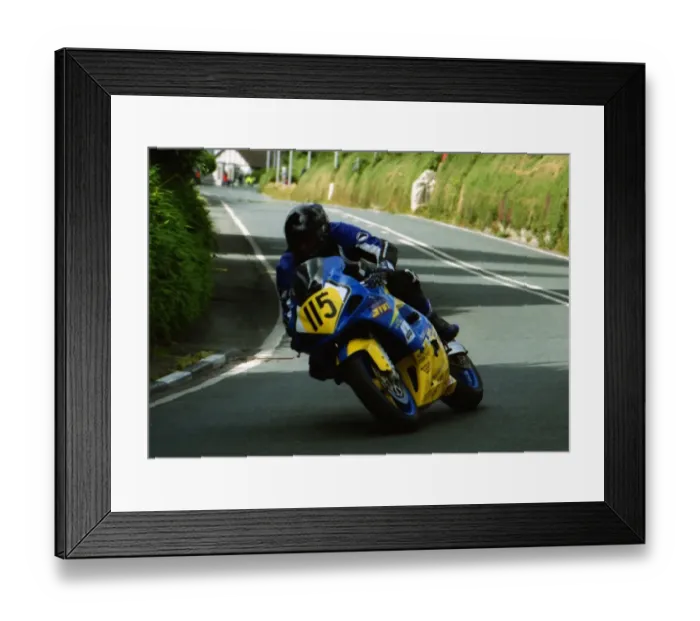 Framed Print : Sean Maddern (Suzuki) 2003 Senior Manx Grand Prix Framed Print : Sean Maddern (Suzuki) 2003 Senior Manx Grand Prix
