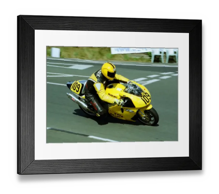 Framed Print : Colin Clark (Suzuki) 2003 Senior Manx Grand Prix Framed Print : Colin Clark (Suzuki) 2003 Senior Manx Grand Prix