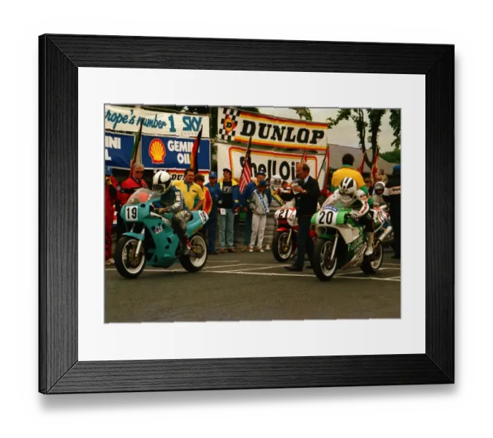 Framed Print : Dennis Ireland (Yamaha) and Robert Dunlop (Honda) 1988 Formula One TT Framed Print : Dennis Ireland (Yamaha) and Robert Dunlop (Honda) 1988 Formula One TT