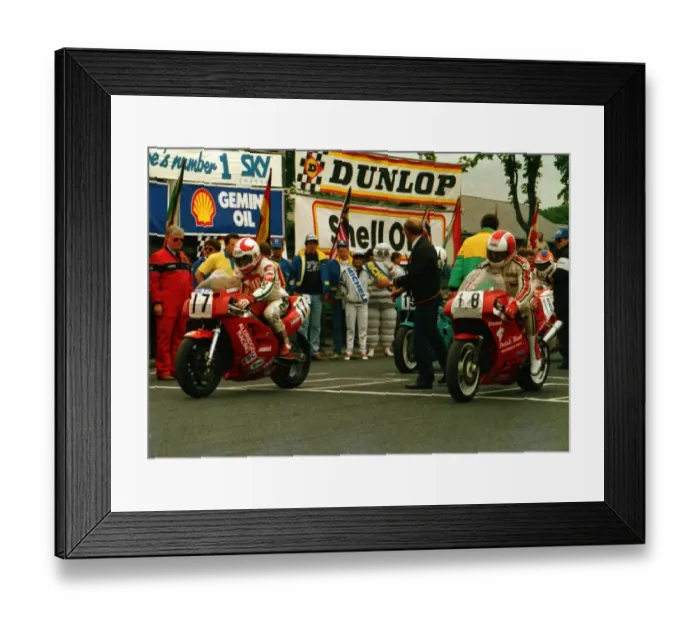 Framed Print : Brian Reid (Aldridge Kawasaki) and Dave Dean (Honda) 1988 Formula One TT Framed Print : Brian Reid (Aldridge Kawasaki) and Dave Dean (Honda) 1988 Formula One TT
