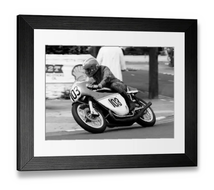 Framed Print : Adrian Marsh (Suzuki) 1977 Senior Manx Grand Prix