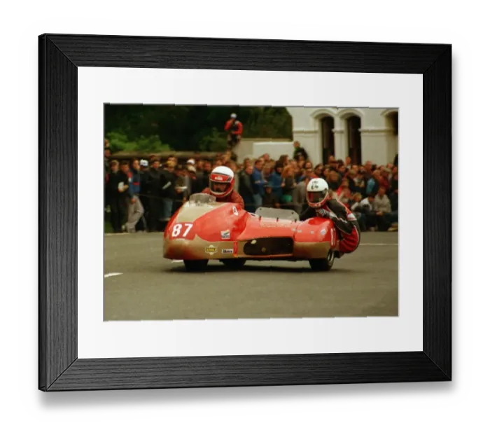 Framed Print : Derry Casson & Michael Ellis (C&B Yamaha) 1988 Sidecar TT Framed Print : Derry Casson & Michael Ellis (C&B Yamaha) 1988 Sidecar TT