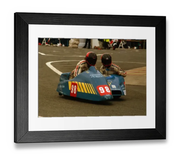 Framed Print : Paul Kneale & Brian Kneale (Shelbourne Yamaha) 1988 Sidecar TT Framed Print : Paul Kneale & Brian Kneale (Shelbourne Yamaha) 1988 Sidecar TT