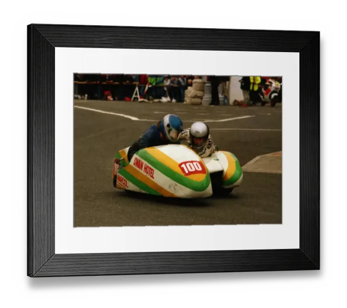 Framed Print : Steve Worthington & Guy Scott (Yamaha) 1988 Sidecar TT Framed Print : Steve Worthington & Guy Scott (Yamaha) 1988 Sidecar TT