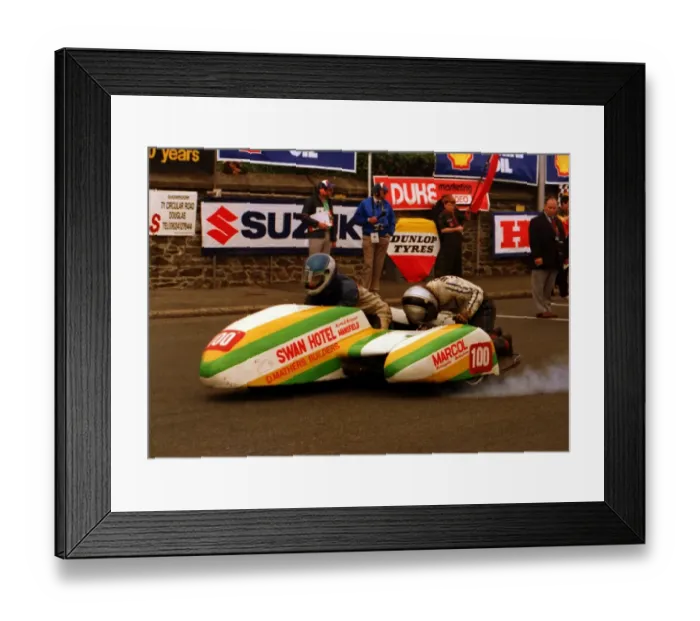 Framed Print : Steve Worthington & Scott Guy (Yamaha) 1988 Sidecar TT Framed Print : Steve Worthington & Scott Guy (Yamaha) 1988 Sidecar TT