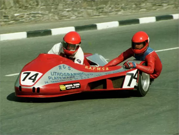 Harry Keetley & Martin Harris (Yamaha) 1984 Sidecar TT